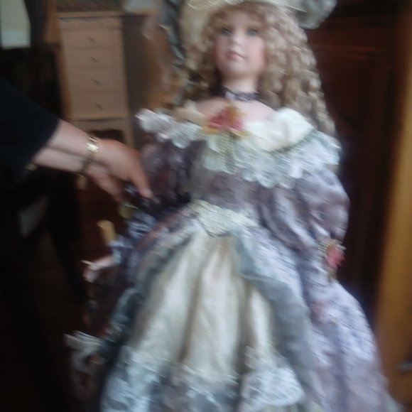 FS collection 1-5000  Porcelain Doll - Picture 1 of 3